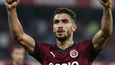 Trabzonspor, Süper Lig'deki ilk galibiyetini Mohamed Salah'ın İstanbul Başakşehir'e attığı iki golle 2-1 kazandı ve ligde 6