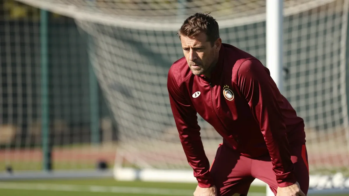 New Trabzonspor coach Thomas Reis praised Mohamed Salah's quality but stressed the whole team must work together to win...