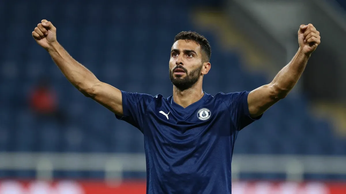 Mohamed Salah, Trabzonspor forma giydikten sonra ilk maçında İstanbul Başakşehir'e karşı iki gol attı ve 2-1 galibiyeti...