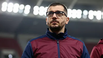 Trabzonspor'un Basaksehir maçında bir taraftarın 'Salah' yazılı gözlük taktığı görüntü, Anadolu Ajansı tarafından...