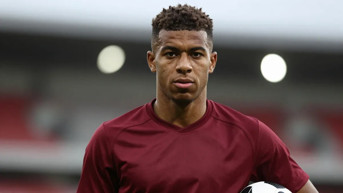 Trabzonspor, genç futbolcusu Rene Mitongo Muteba'yı 2026-2027 sezonu için Estrela Kulübü'ne gelişimini sürdürmesi...